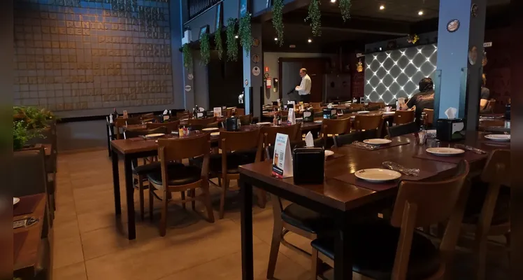 Ambiente é bastante amplo e aconchegante