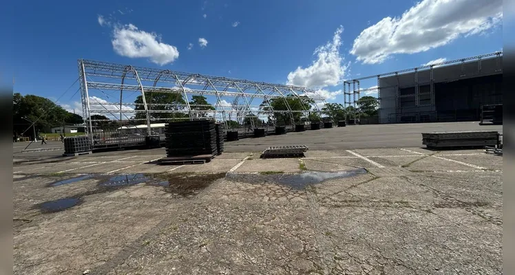 Centro de Eventos de Ponta Grossa de recebe mega estrutura para a München