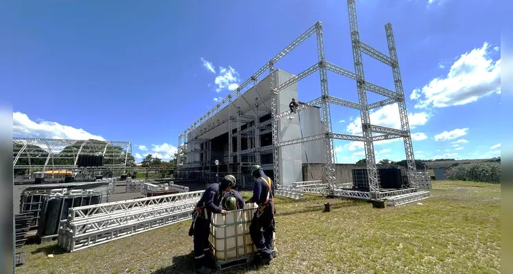 Centro de Eventos de Ponta Grossa de recebe mega estrutura para a München