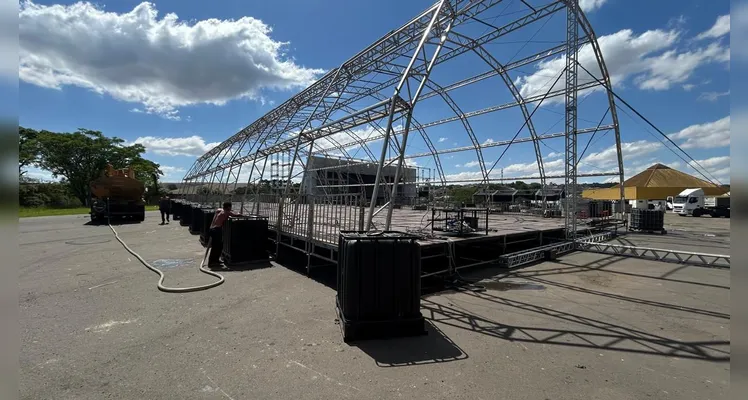 Centro de Eventos de Ponta Grossa recebe mega estrutura para a München
