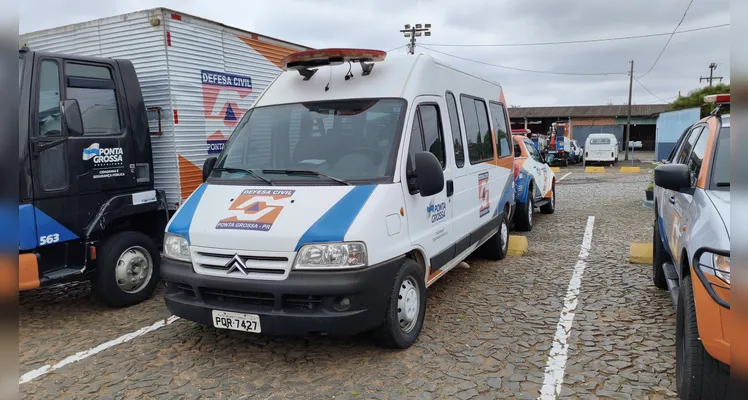 Veículos da Defesa Civil de Ponta Grossa.