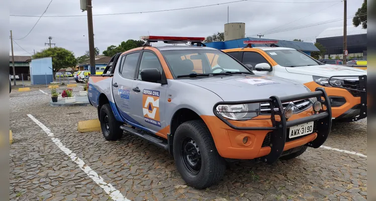 Veículos da Defesa Civil de Ponta Grossa.