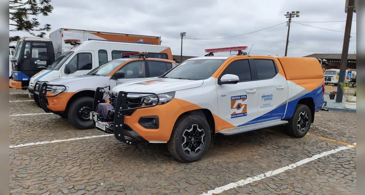 Veículos da Defesa Civil de Ponta Grossa.