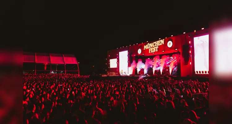 Gusttavo Lima levou multidão ao Centro de Eventos no primeiro dia da 'München'