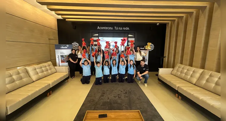 Diversos momentos trouxeram uma manhã especial com visita guiada, lanche e prêmio aos estudantes.