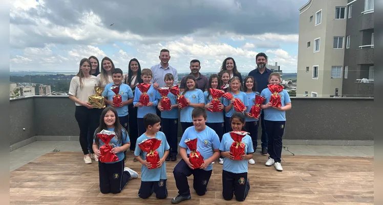 Diversos momentos trouxeram uma manhã especial com visita guiada, lanche e prêmio aos estudantes.