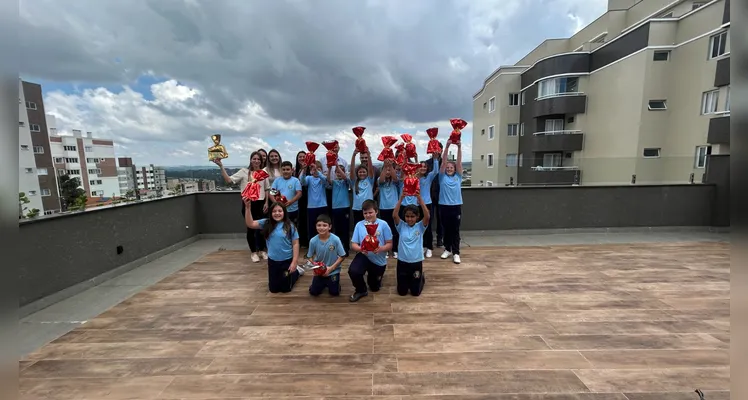 Diversos momentos trouxeram uma manhã especial com visita guiada, lanche e prêmio aos estudantes.