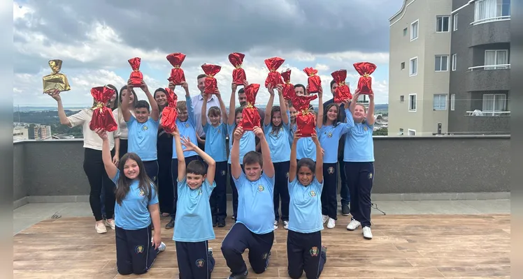 Diversos momentos trouxeram uma manhã especial com visita guiada, lanche e prêmio aos estudantes.