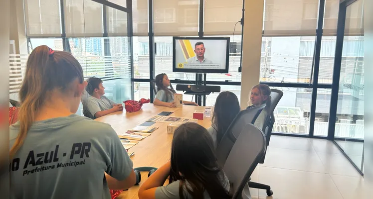 Diversos momentos trouxeram uma manhã especial com visita guiada, lanche e prêmio aos estudantes.
