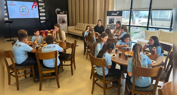 Diversos momentos trouxeram uma manhã especial com visita guiada, lanche e prêmio aos estudantes.