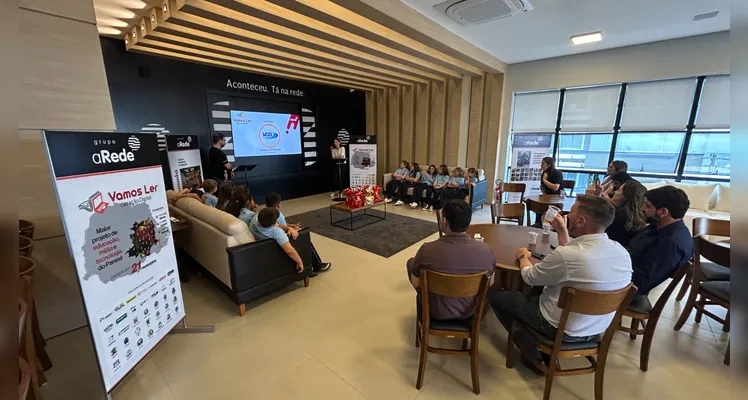 Diversos momentos trouxeram uma manhã especial com visita guiada, lanche e prêmio aos estudantes.