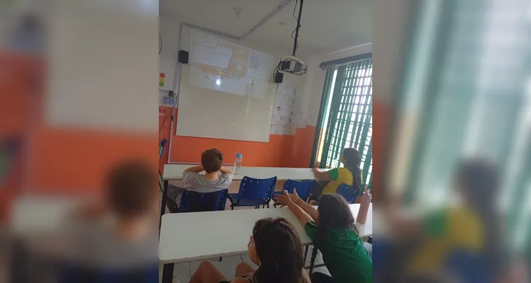 Estudantes extraíram importantes informações junto aos materiais do projeto e cooperativa.