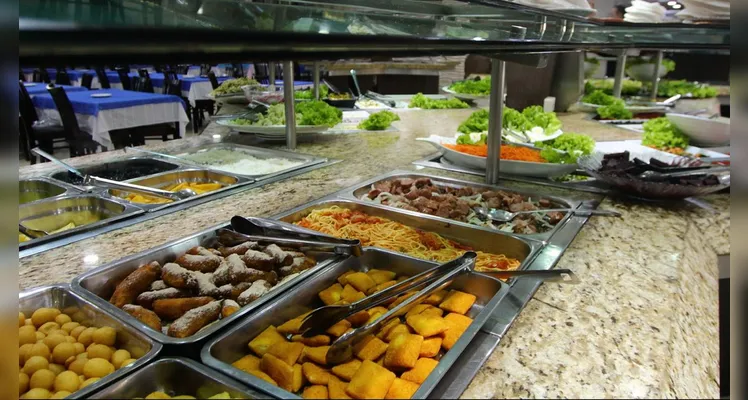 Espaço conta com ampla estrutura e cardápio diverso, com grande buffet