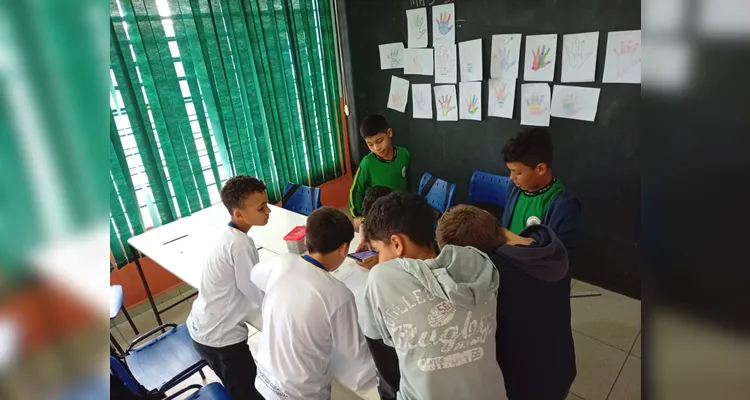 Estudantes extraíram importantes informações junto aos materiais do projeto e cooperativa.