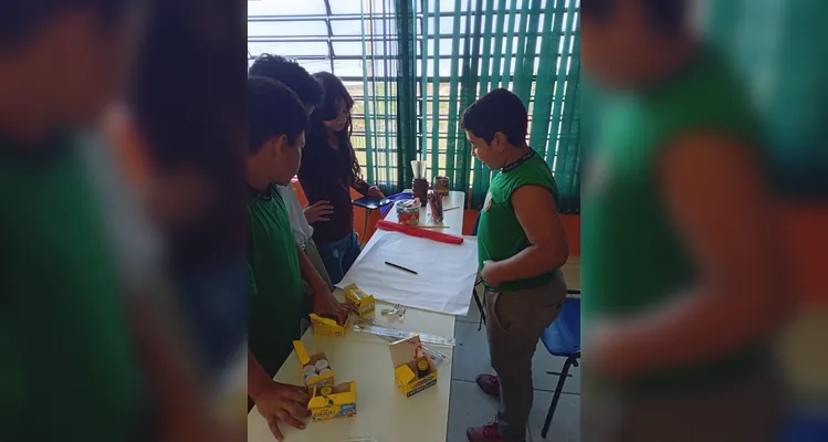 Estudantes extraíram importantes informações junto aos materiais do projeto e cooperativa.