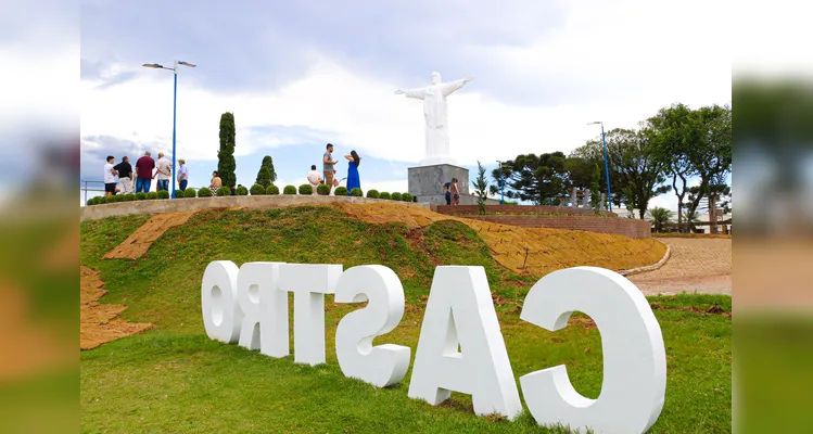 As obras no Morro do Cristo, um dos principais cartões postais de Castro, começaram em setembro e agora estão finalizadas.