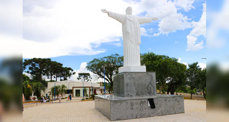 As obras no Morro do Cristo, um dos principais cartões postais de Castro, começaram em setembro e agora estão finalizadas.