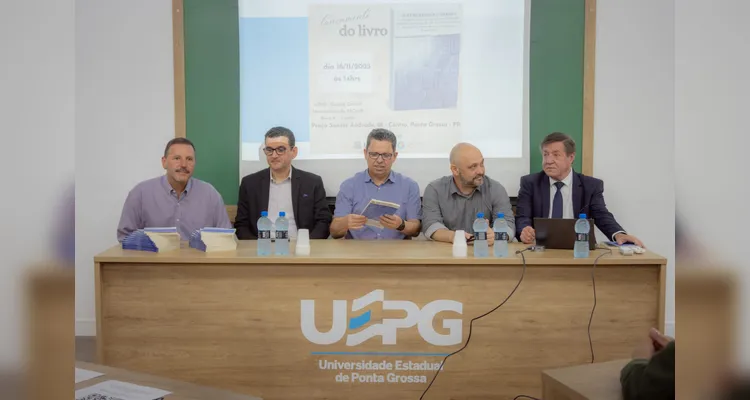 Registros do lançamento do livro (Entre)linhas e grades