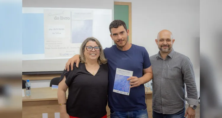 Registros do lançamento do livro (Entre)linhas e grades