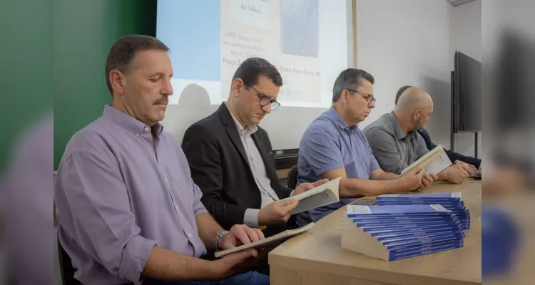 Registros do lançamento do livro (Entre)linhas e grades