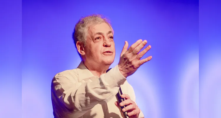 Péricles lota 'Auditório dos Operários' no Cine-Teatro Ópera em lançamento de livro