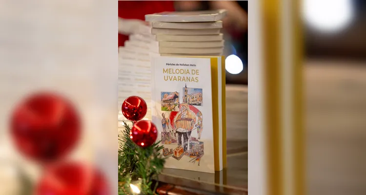 Péricles lota 'Auditório dos Operários' no Cine-Teatro Ópera em lançamento de livro