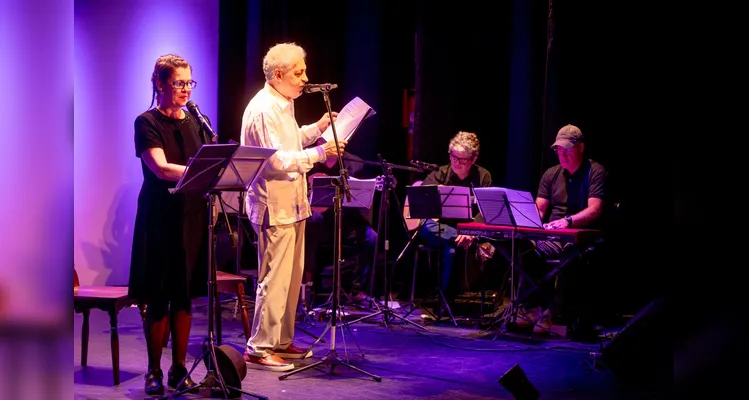 Péricles lota 'Auditório dos Operários' no Cine-Teatro Ópera em lançamento de livro