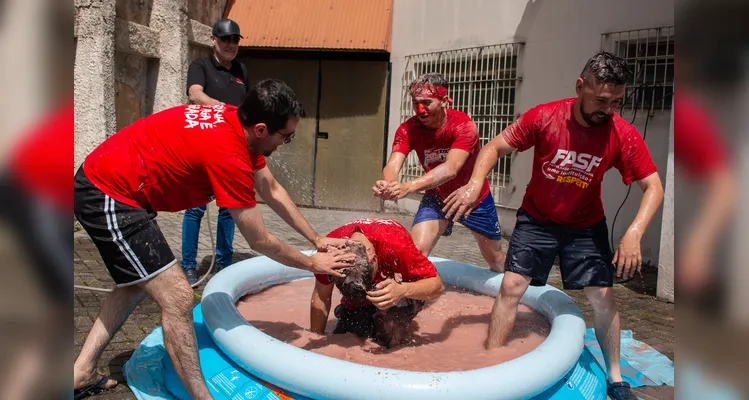 Alunos celebraram as aprovações no Colégio nessa quinta