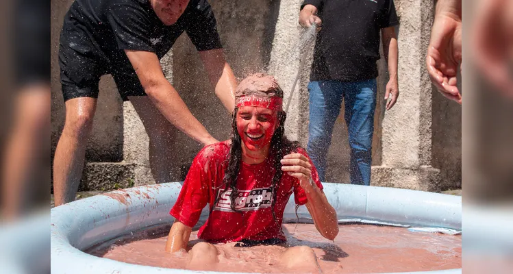 Alunos celebraram as aprovações no Colégio nessa quinta