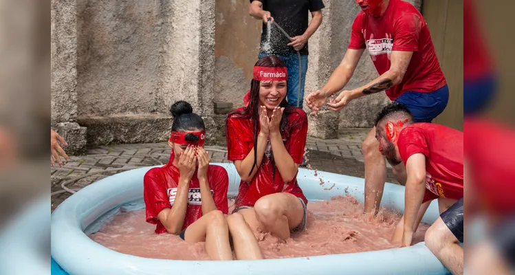 Alunos celebraram as aprovações no Colégio nessa quinta