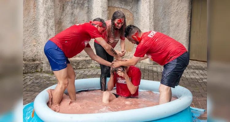 Alunos celebraram as aprovações no Colégio nessa quinta