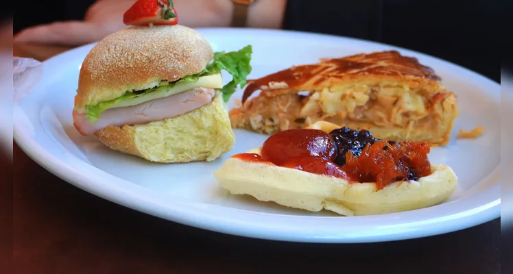 Panificadora e Confeitaria conta com almoço completo e café colonial bastante variado
