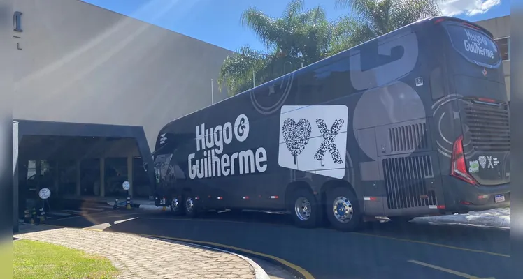 Münchenfest: Ônibus da dupla Hugo e Guilherme é flagrado em Ponta Grossa