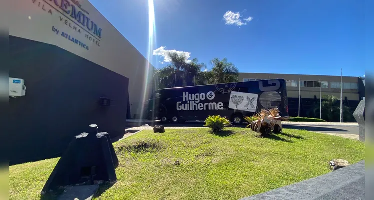 Münchenfest: Ônibus da dupla Hugo e Guilherme é flagrado em Ponta Grossa