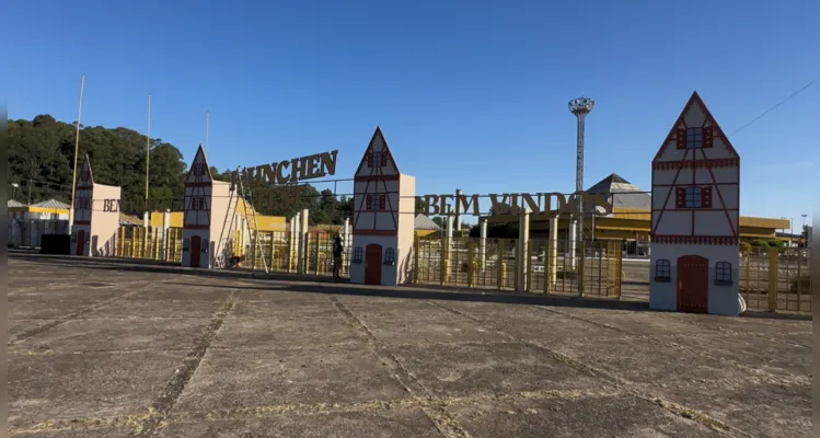 Estrutura da Münchenfest avança para iniciar evento nesta sexta; veja registros