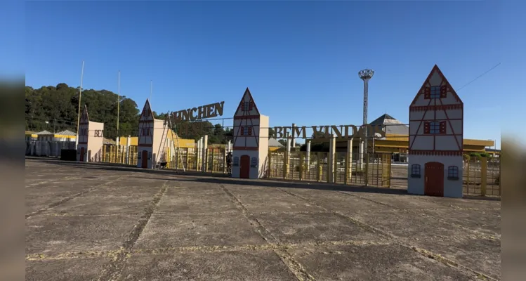 Estrutura da Münchenfest avança para iniciar evento nesta sexta; veja registros