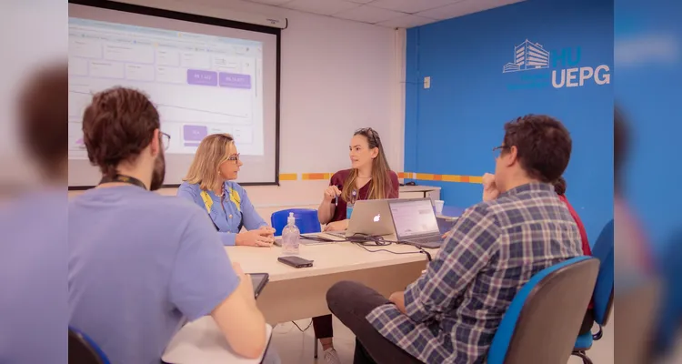 Profissionais participando do Proadi-SUS na UTI 3 do HU