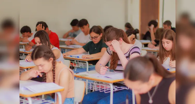 PSS da UEPG reuniu cerca de 14 mil estudantes neste domingo em Ponta Grossa