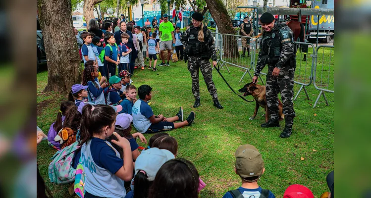 O público poderá acompanhar demonstrações e interagir com diferentes setores da corporação