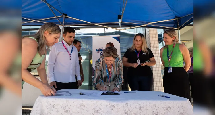 Ao receber as chaves, a presidente da Associação, Francielle Alberti, agradeceu ao deputado e ao Município