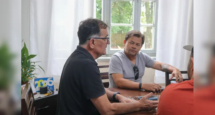 Além do prefeito, participaram da reunião a chefe de gabinete Crithiane Leonardi, o secretário de Transportes Antônio Rieli Serenato e a equipe da secretaria