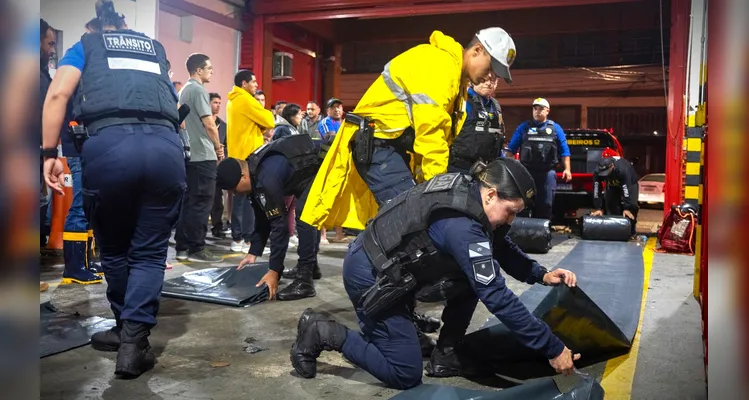 População de Ponta Grossa une esforços para se recuperar de estragos do temporal
