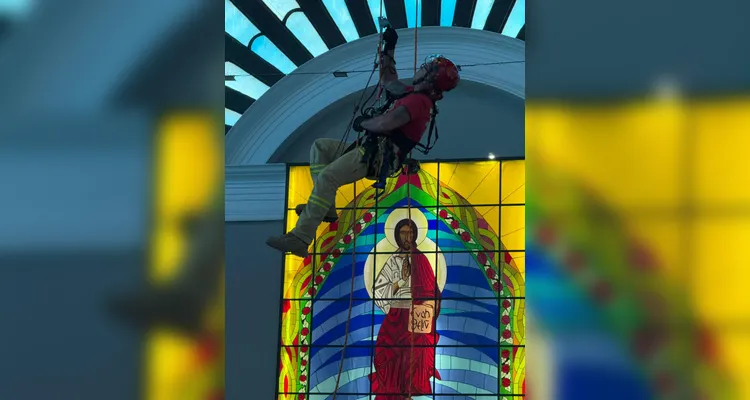 Bombeiro durante treinamento