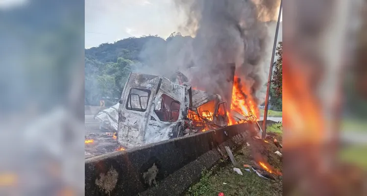 Van de Prudentópolis envolvida em grave acidente na BR-376 transportava crianças