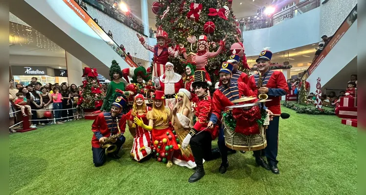 Um grande público esteve no shopping para acompanhar a tão esperado chegada do Noel.
