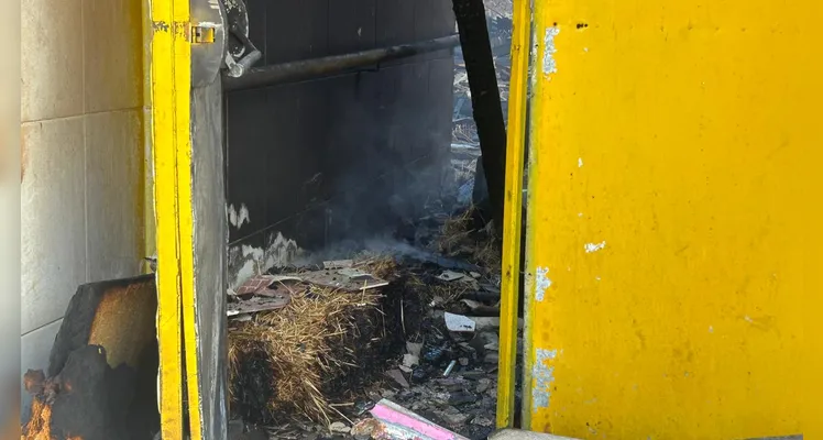 Veja a destruição causada pelo fogo no Clube Estância em Ponta Grossa