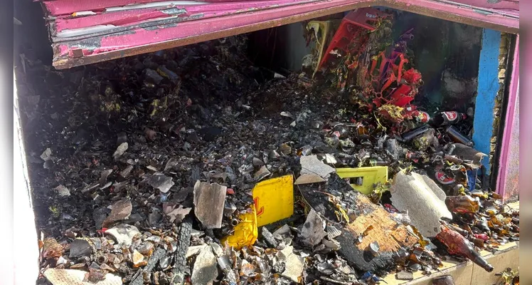 Veja a destruição causada pelo fogo no Clube Estância em Ponta Grossa