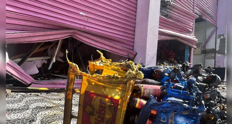 Veja a destruição causada pelo fogo no Clube Estância em Ponta Grossa