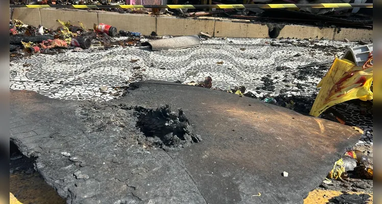 Veja a destruição causada pelo fogo no Clube Estância em Ponta Grossa