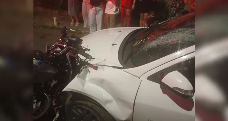 Motociclista fica gravemente ferido em colisão frontal em Ponta Grossa